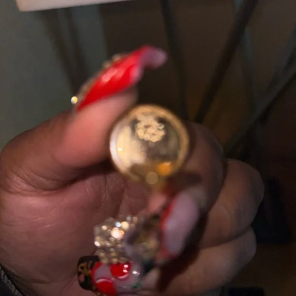 🤩SOLD🤩CHANEL resin CC  Clover Clip-on Earrings - Picture 8 of 9